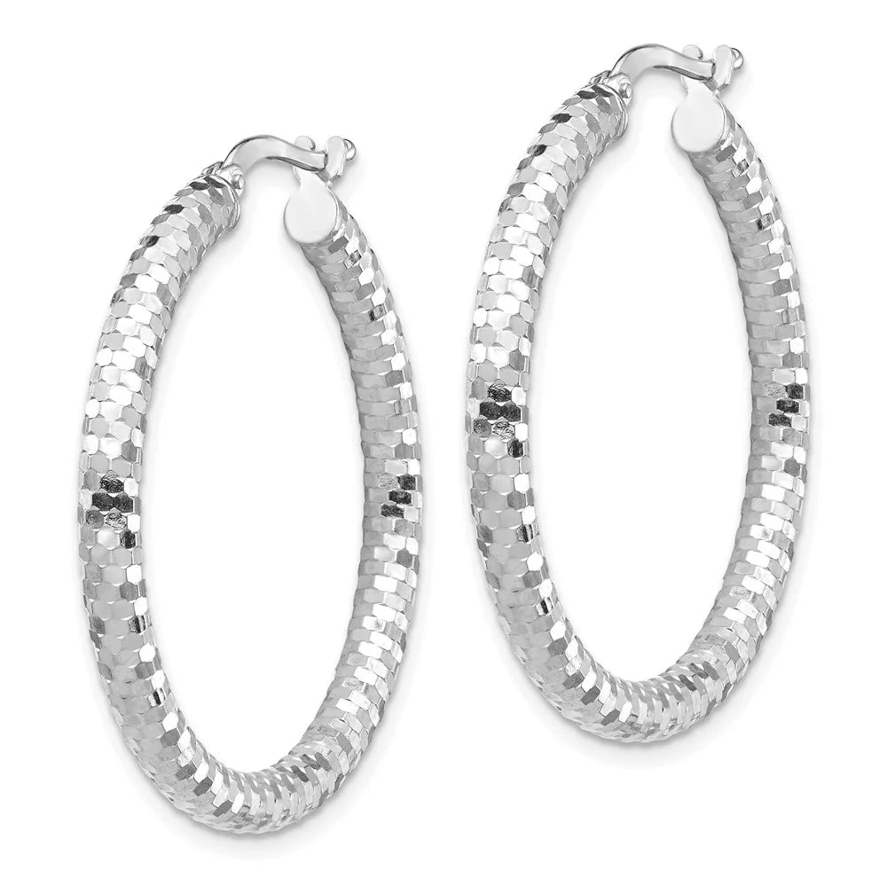 14 Karat White Gold Diamond-cut Hoop Earrings Q89659