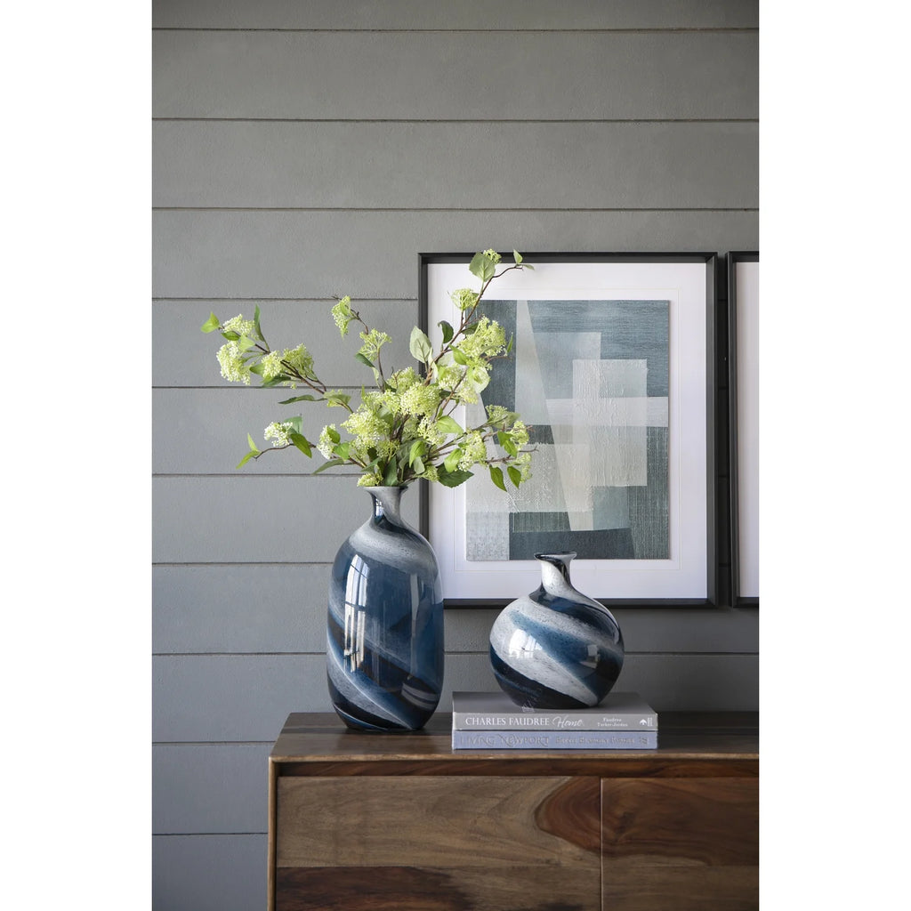 Glass Vase with Swirl Design U413