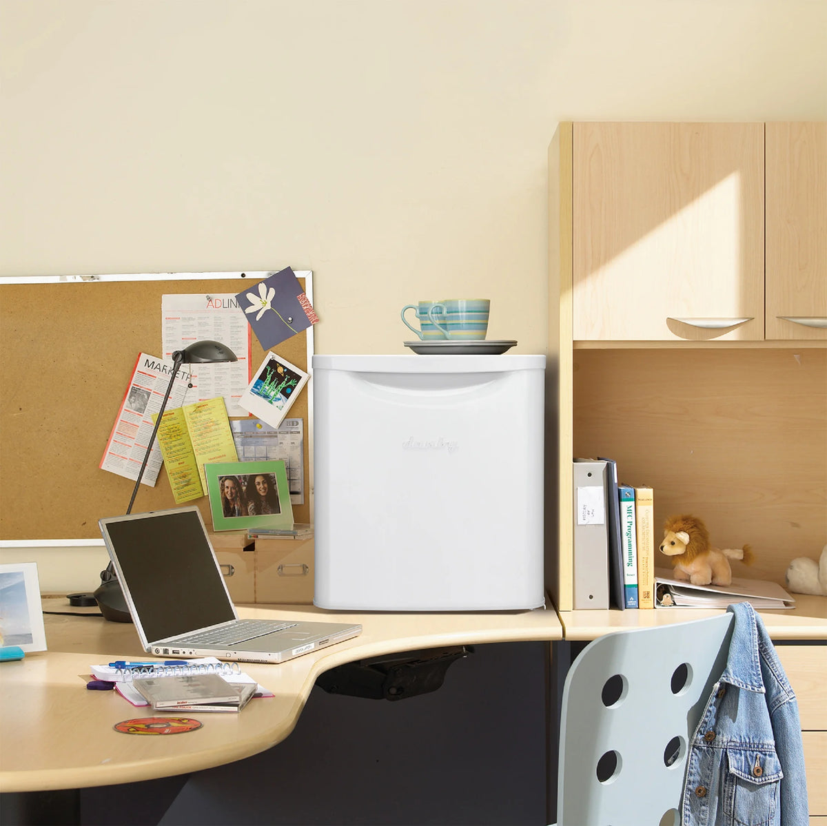 White Compact Refrigerator E9777