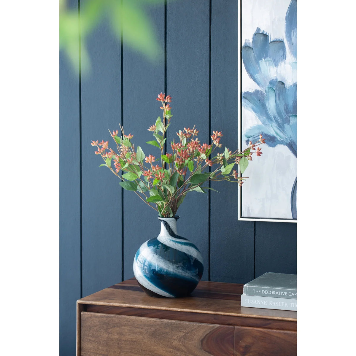 Glass Vase with Swirl Design U413