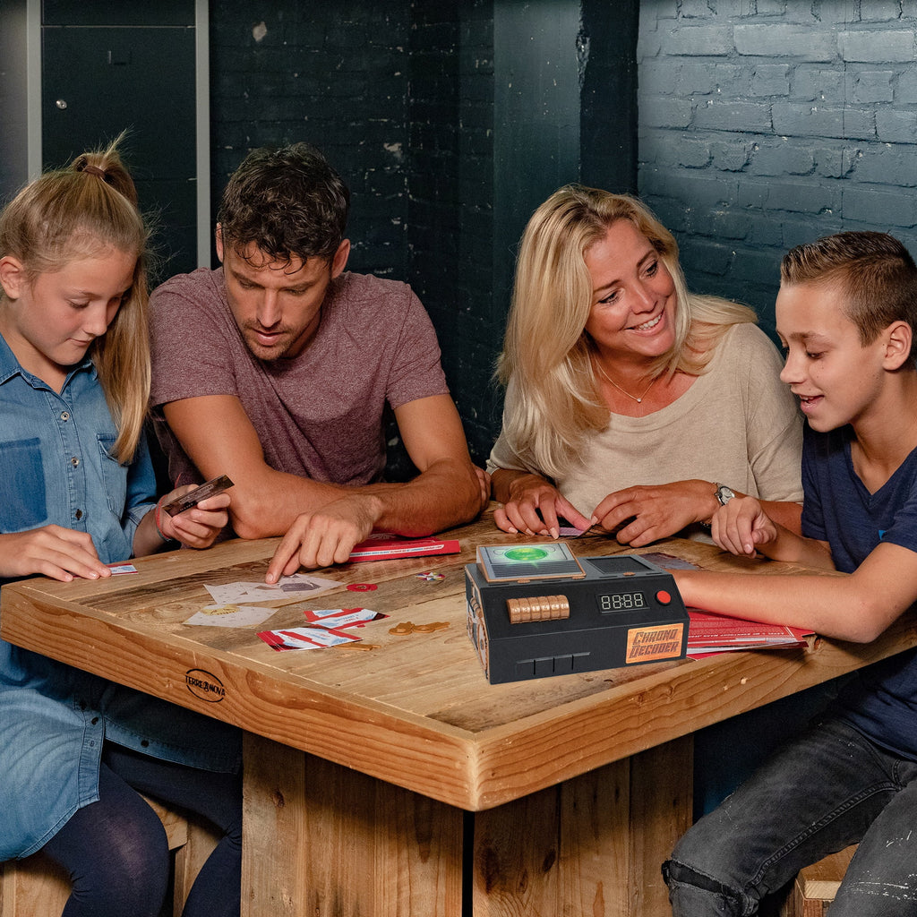 Escape Room The Game Family Edition with 3 Jungle Escape Rooms U8431