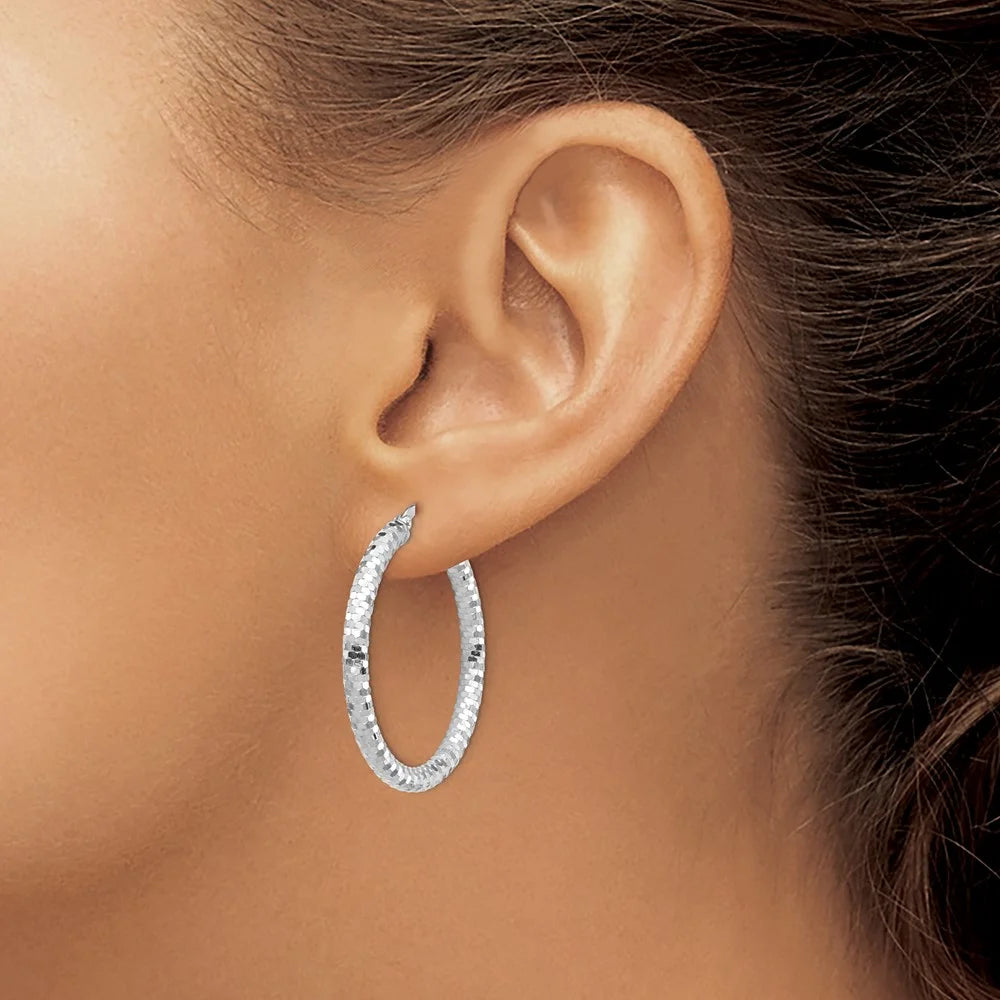 14 Karat White Gold Diamond-cut Hoop Earrings Q89659