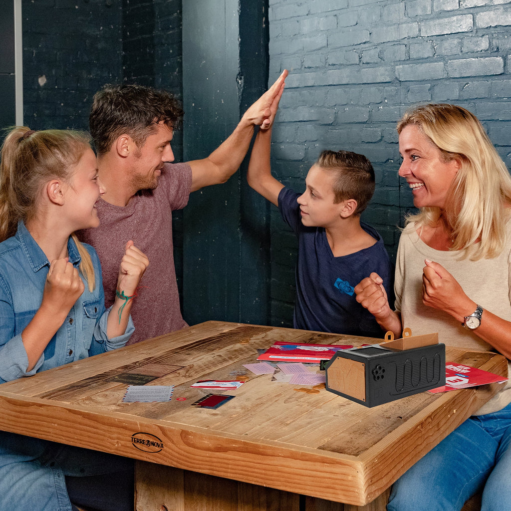 Escape Room The Game Family Edition with 3 Jungle Escape Rooms U8431