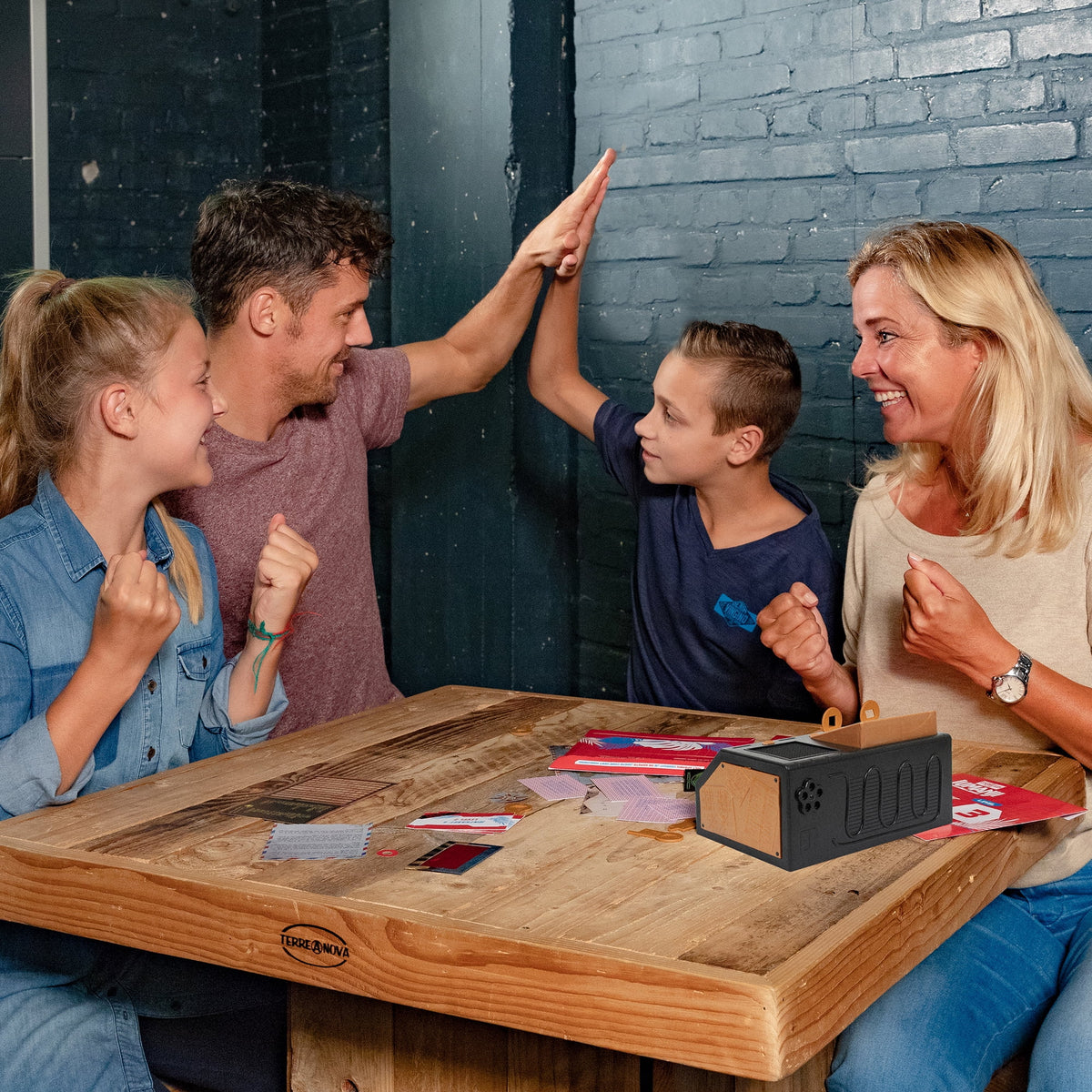 Escape Room The Game Family Edition with 3 Jungle Escape Rooms U8431